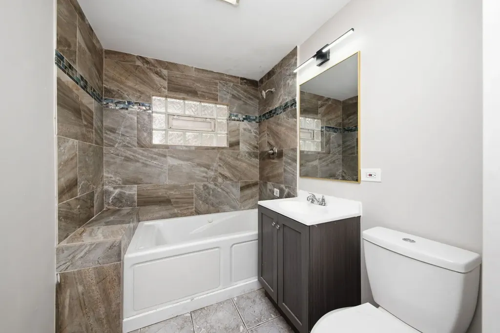 10742 South Prairie Avenue Chicago IL 60628