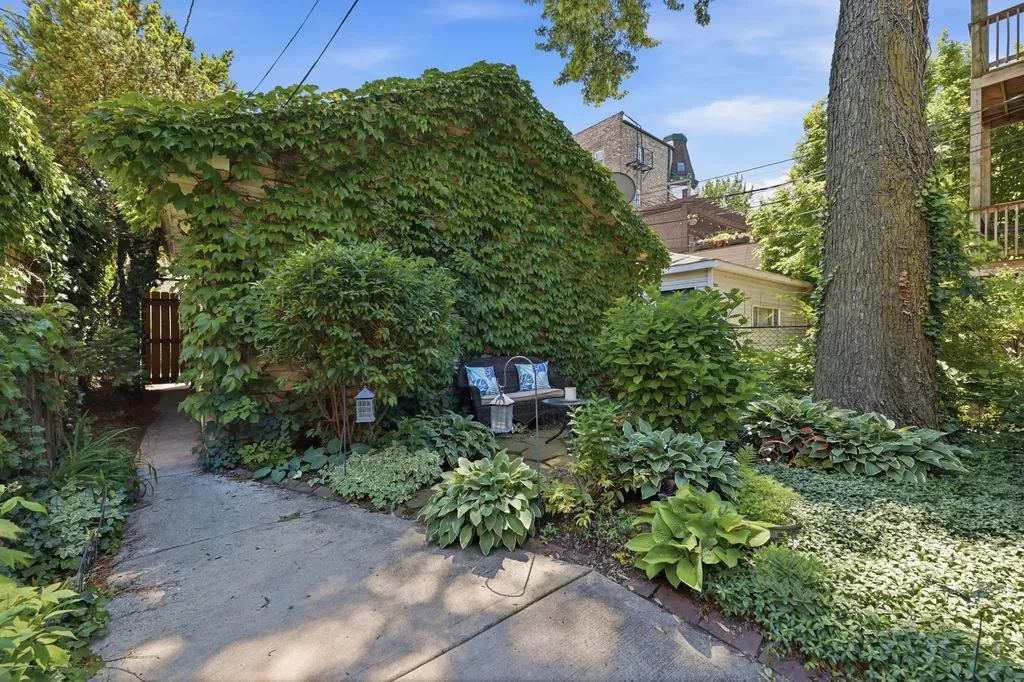 1429 West Huron Street Chicago IL 60642