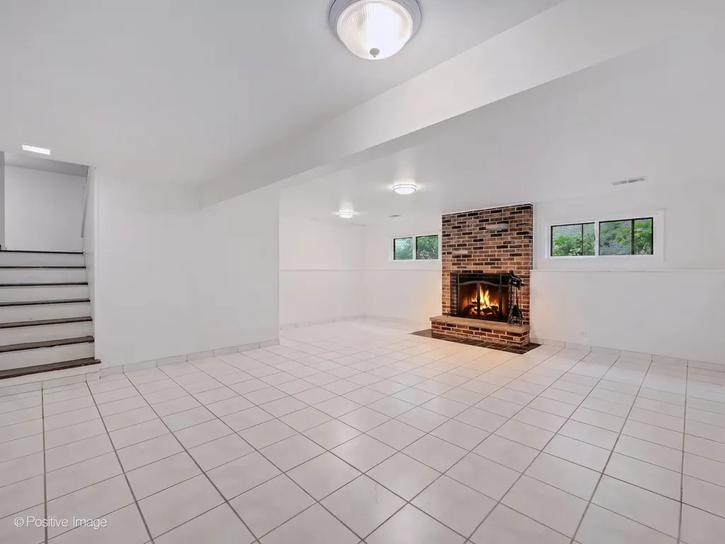 229 South Milton Avenue Glen Ellyn IL 60137
