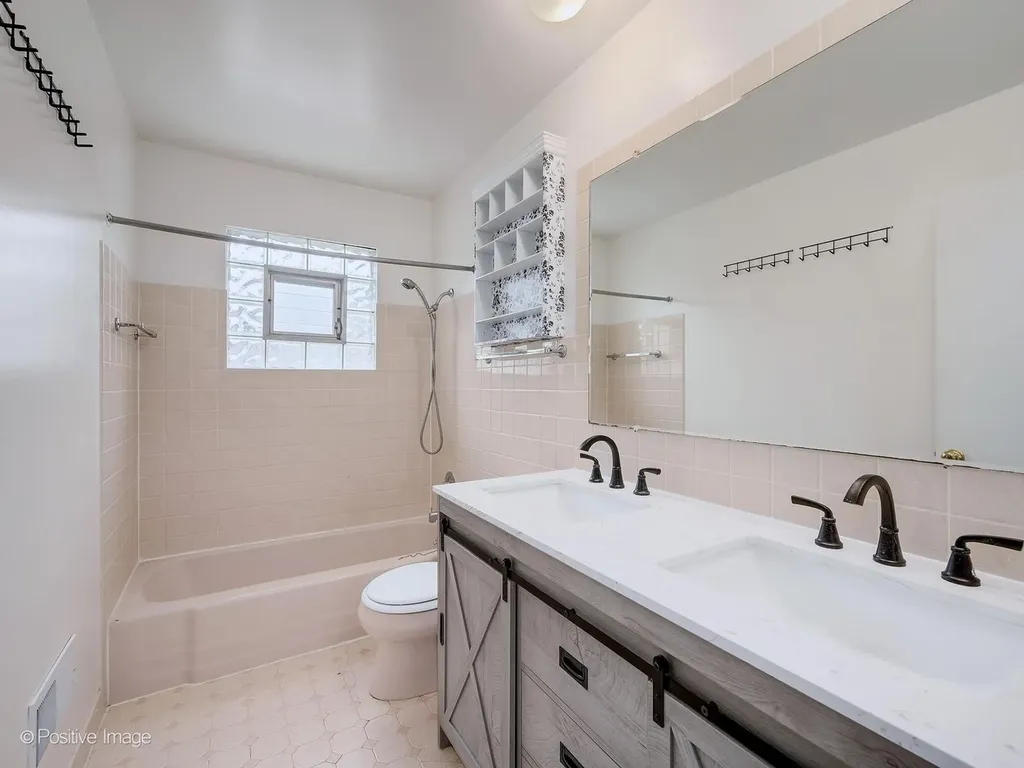 229 South Milton Avenue Glen Ellyn IL 60137
