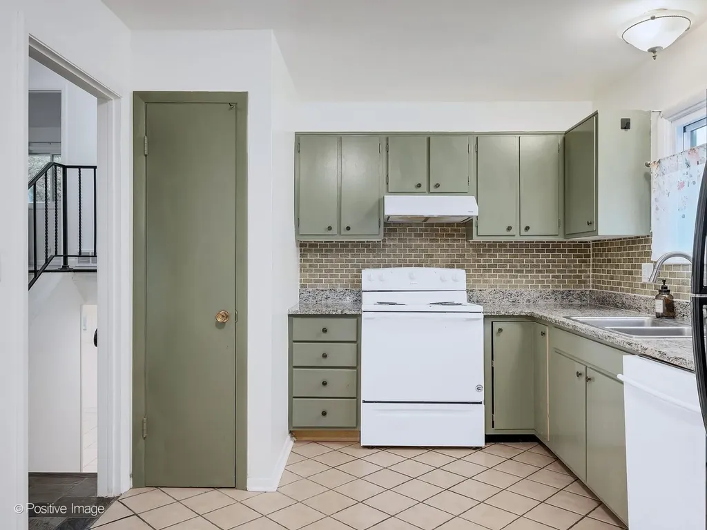229 South Milton Avenue Glen Ellyn IL 60137