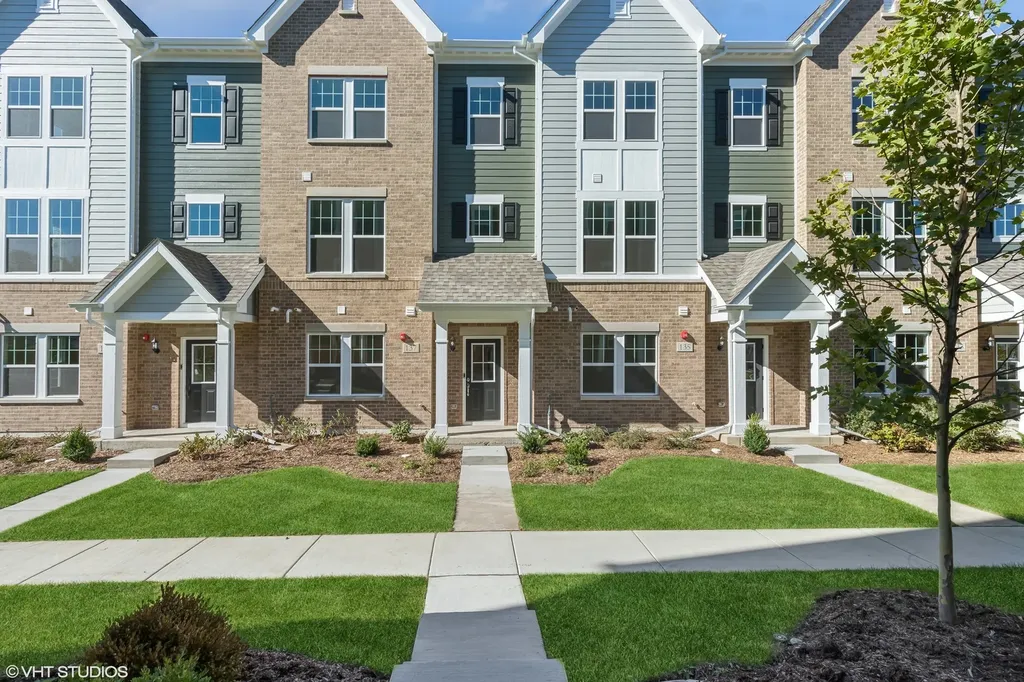 137 Yorktown Court Libertyville IL 60048