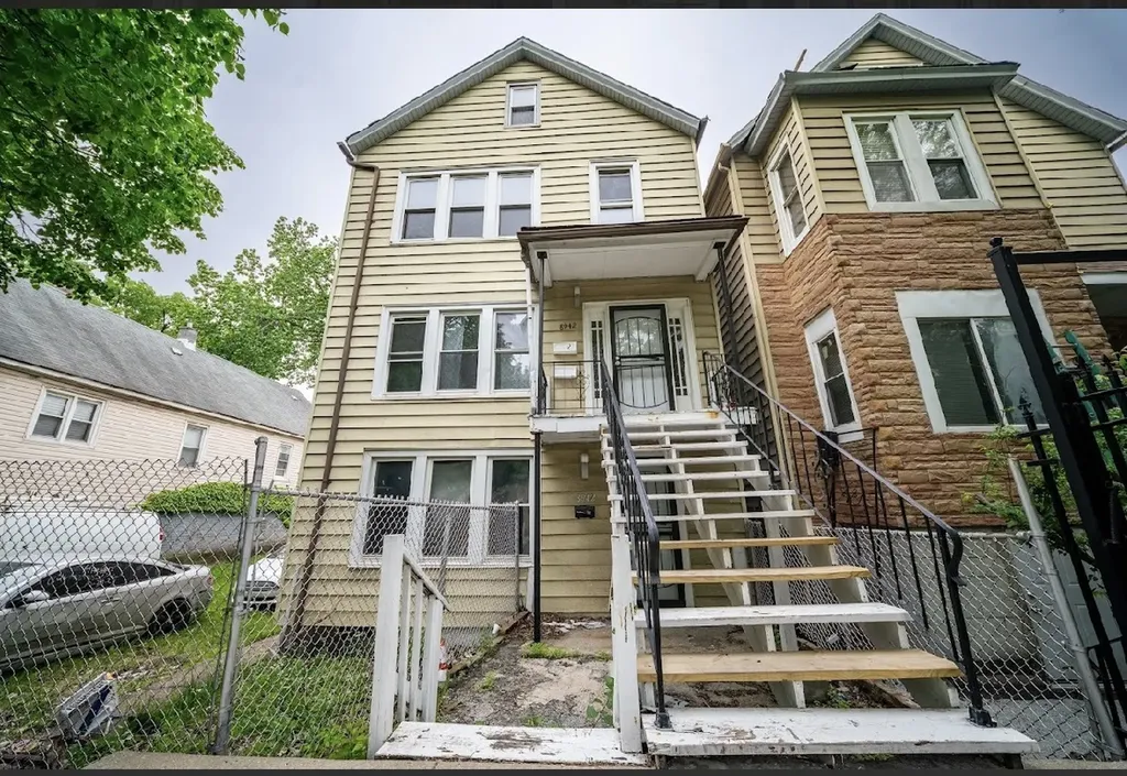 8942 South Baltimore Avenue Chicago IL 60617