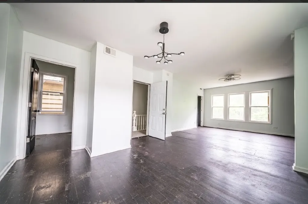 8942 South Baltimore Avenue Chicago IL 60617