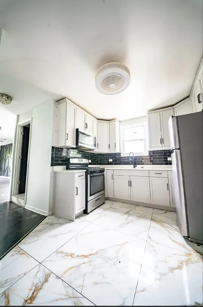 8942 South Baltimore Avenue Chicago IL 60617