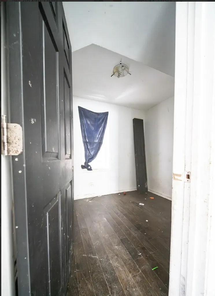 8942 South Baltimore Avenue Chicago IL 60617