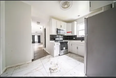 8942 South Baltimore Avenue Chicago IL 60617