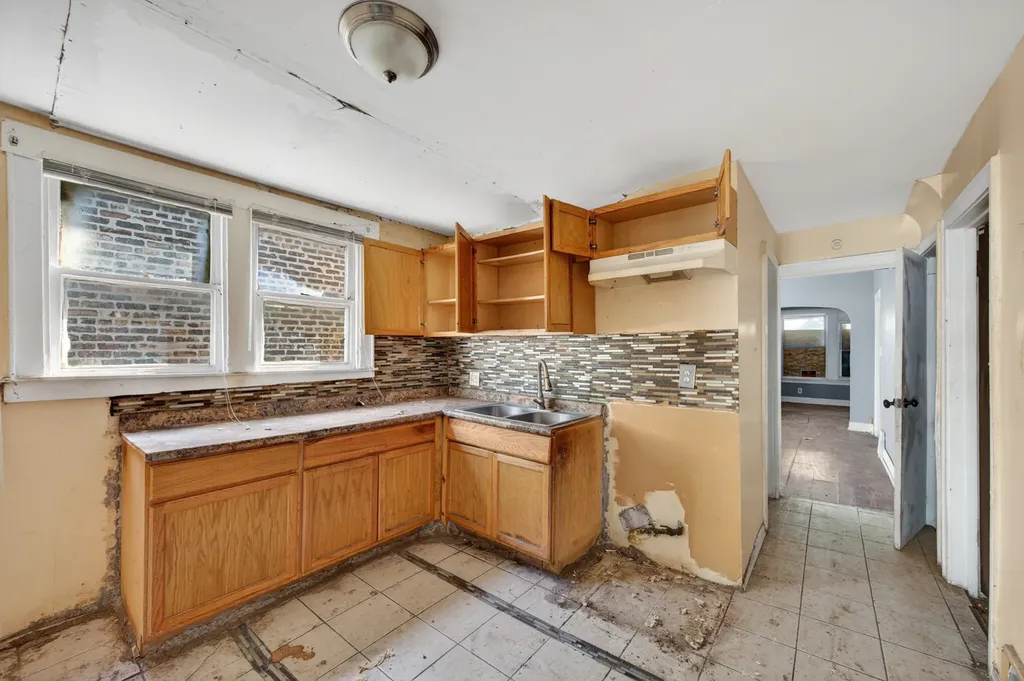 6603 South Oakley Avenue Chicago IL 60636