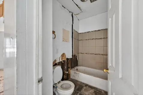 6603 South Oakley Avenue Chicago IL 60636