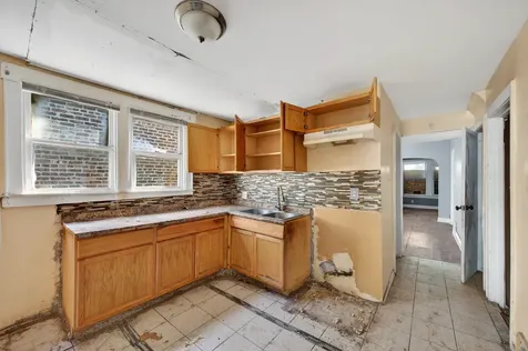 6603 South Oakley Avenue Chicago IL 60636