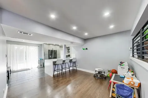 9448 North Oak Avenue Des Plaines IL 60016