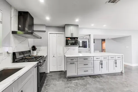 9448 North Oak Avenue Des Plaines IL 60016