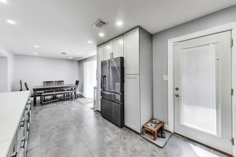 9448 North Oak Avenue Des Plaines IL 60016