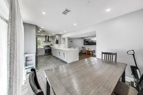 9448 North Oak Avenue Des Plaines IL 60016