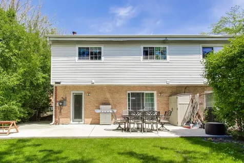 9448 North Oak Avenue Des Plaines IL 60016