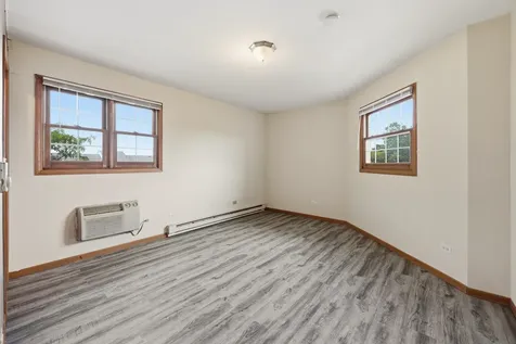 330 Leah Lane Woodstock IL 60098