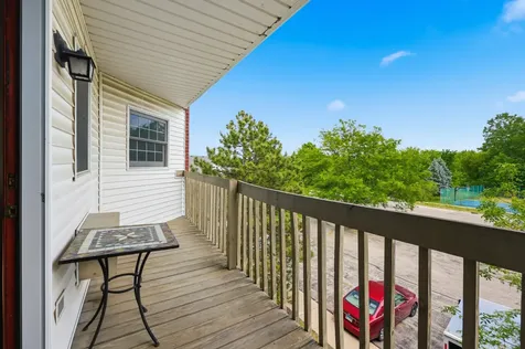 330 Leah Lane Woodstock IL 60098