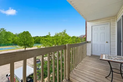 330 Leah Lane Woodstock IL 60098
