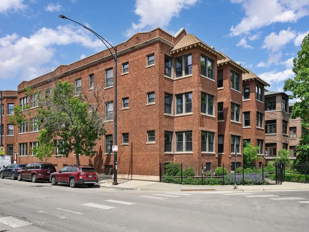 1310 West Montrose Avenue Chicago IL 60613