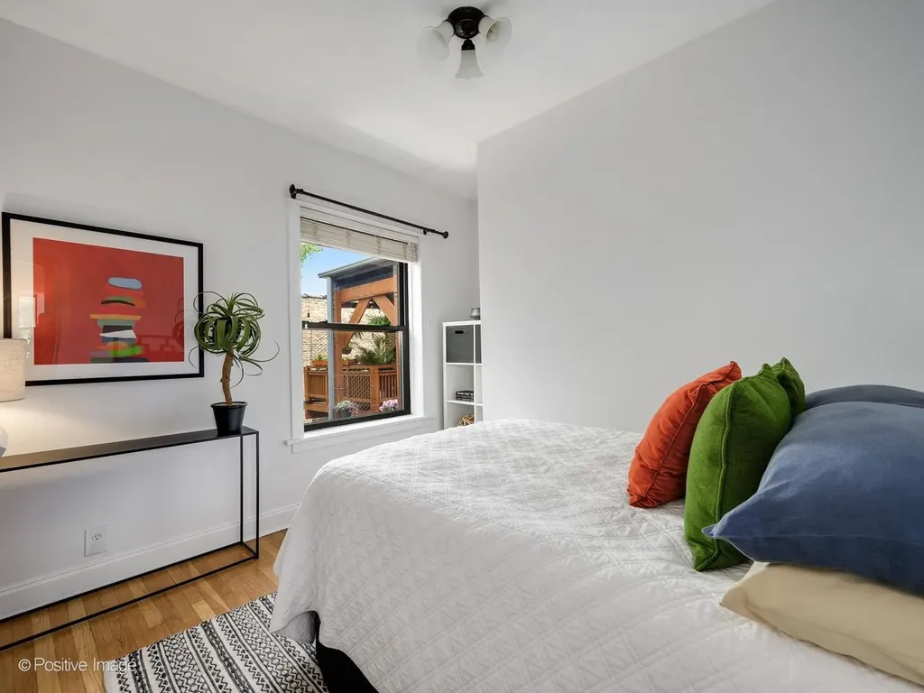 1310 West Montrose Avenue Chicago IL 60613