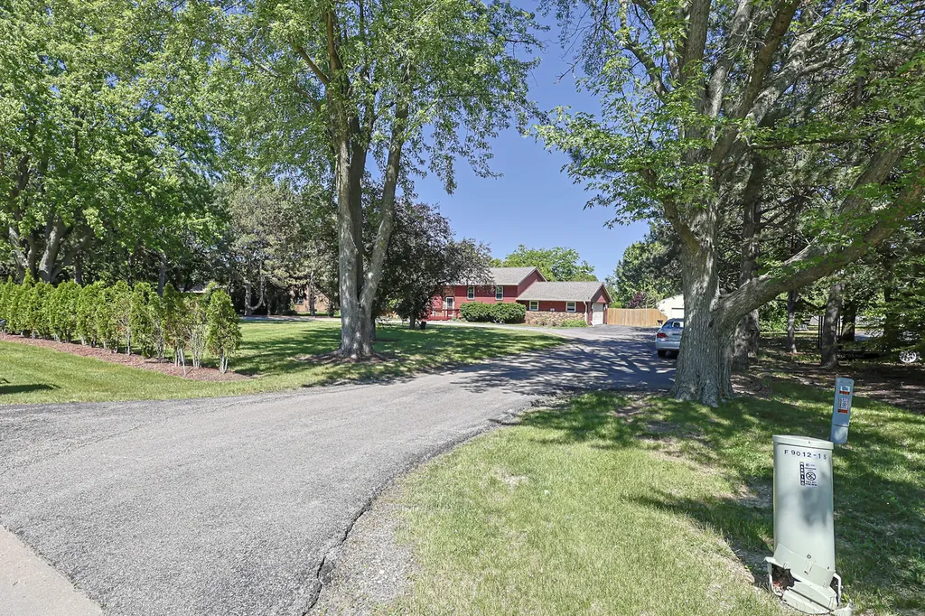 9012 Swanson Road Lake In The Hills IL 60156