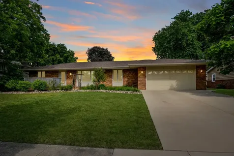104 South Williamsburg Drive Bloomington IL 61704