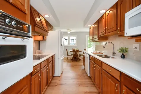 104 South Williamsburg Drive Bloomington IL 61704