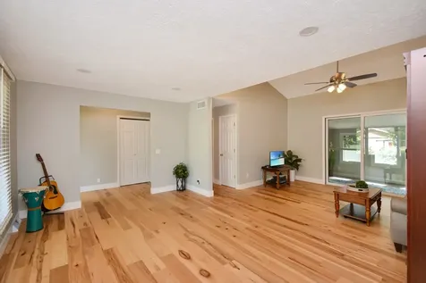 104 South Williamsburg Drive Bloomington IL 61704