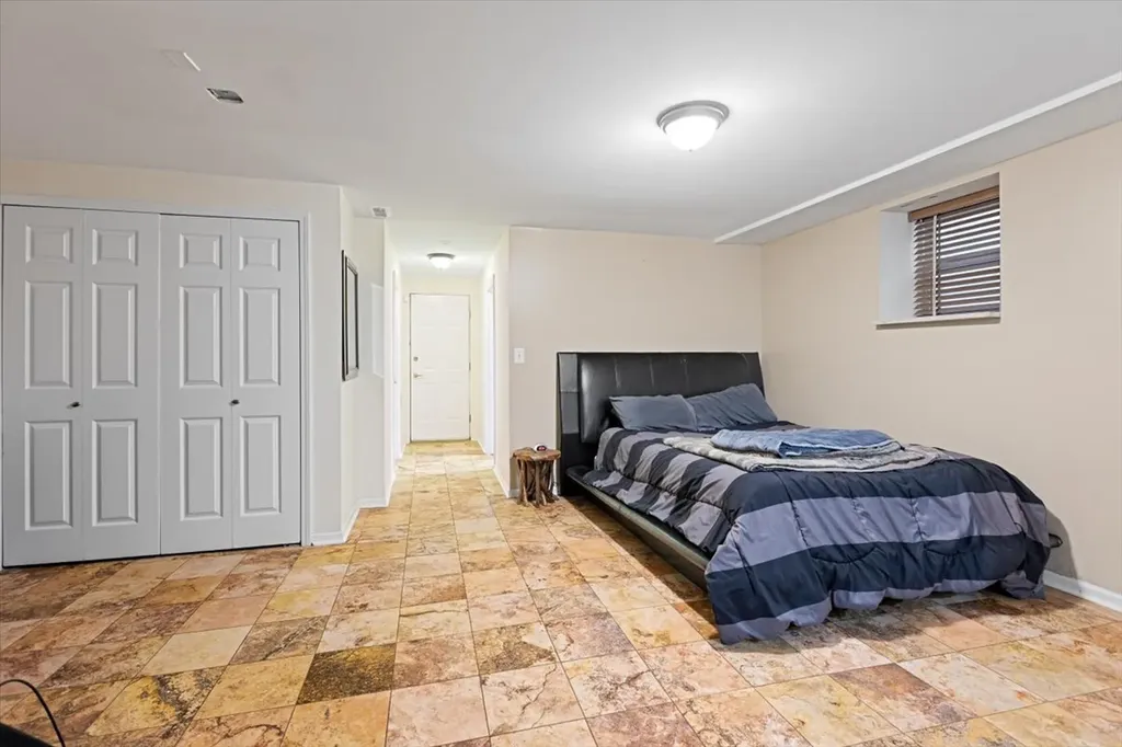 824 West Oakdale Avenue Chicago IL 60614