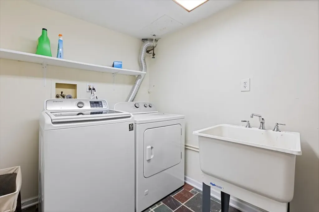 824 West Oakdale Avenue Chicago IL 60614