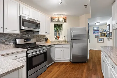 824 West Oakdale Avenue Chicago IL 60614
