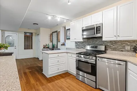 824 West Oakdale Avenue Chicago IL 60614
