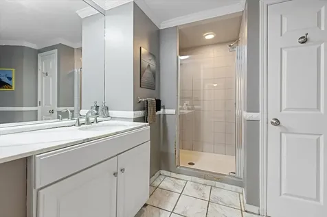 824 West Oakdale Avenue Chicago IL 60614