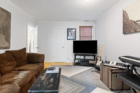 824 West Oakdale Avenue Chicago IL 60614