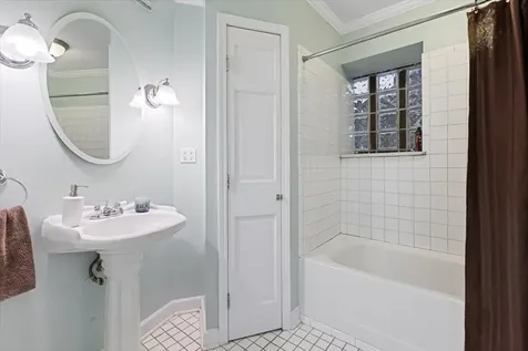 824 West Oakdale Avenue Chicago IL 60614