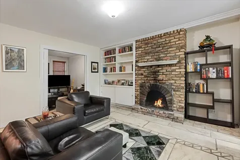824 West Oakdale Avenue Chicago IL 60614