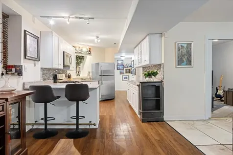 824 West Oakdale Avenue Chicago IL 60614