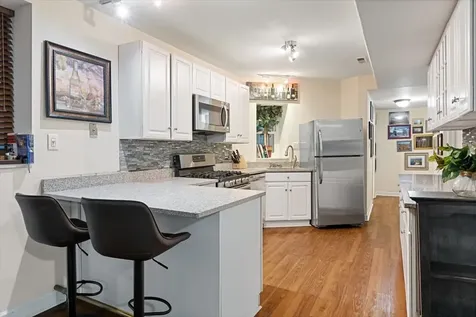 824 West Oakdale Avenue Chicago IL 60614