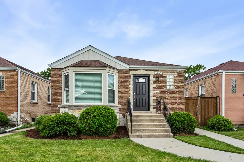 7254 North Osceola Avenue Chicago IL 60631