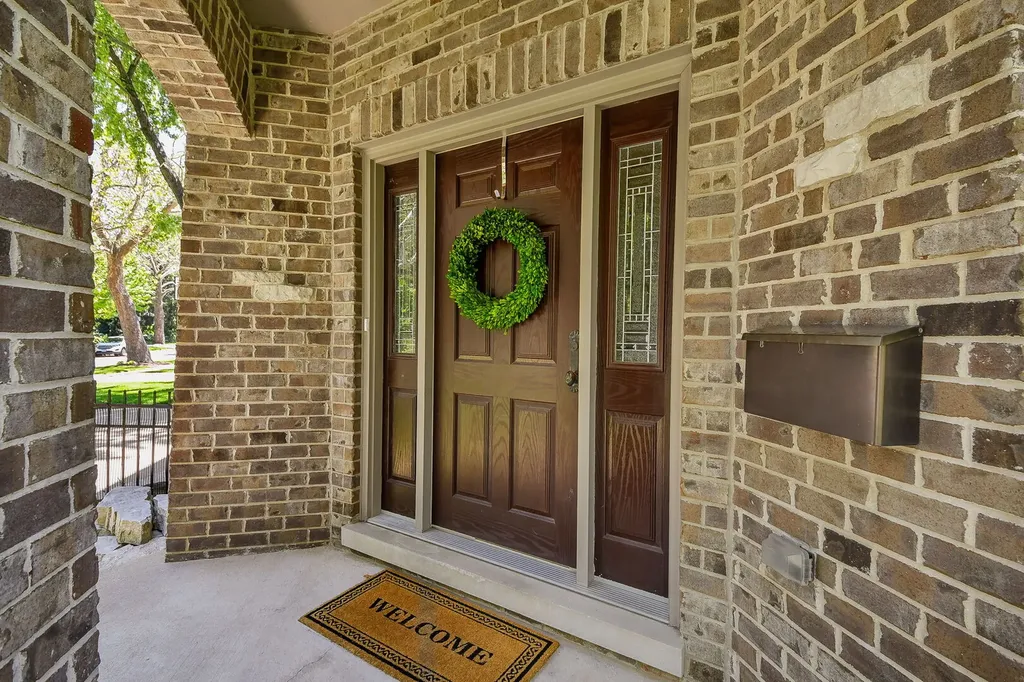 605 Thornwood Drive Naperville IL 60540