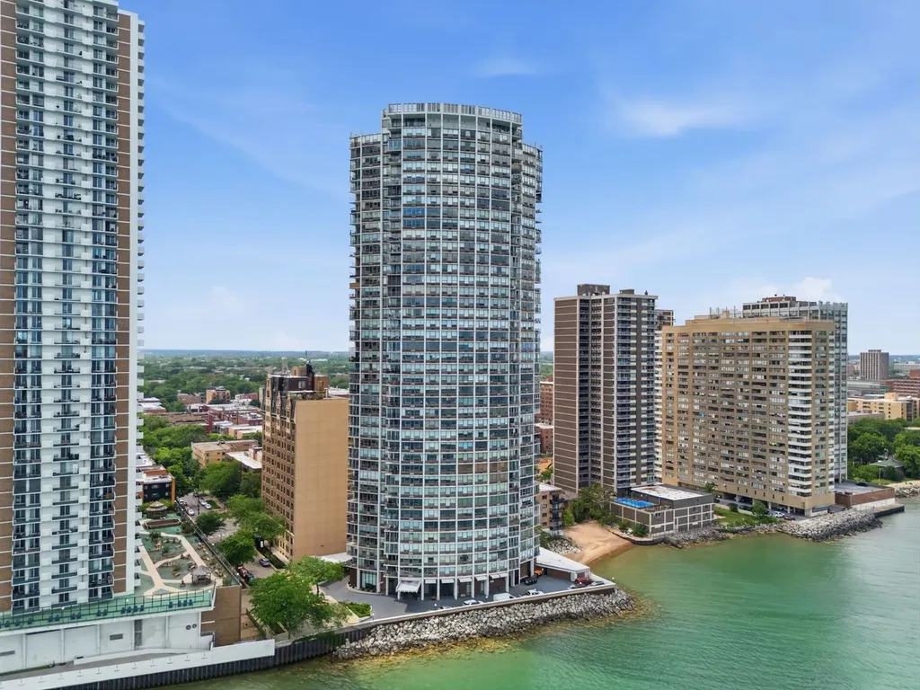 940 West Glenlake Avenue Chicago IL 60660