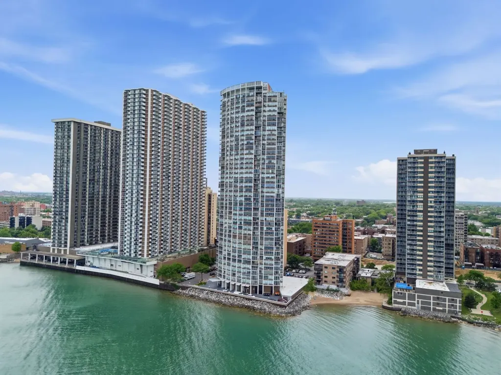940 West Glenlake Avenue Chicago IL 60660