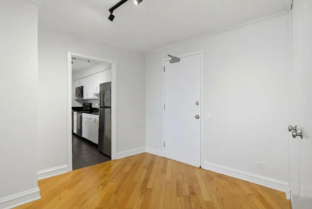 940 West Glenlake Avenue Chicago IL 60660
