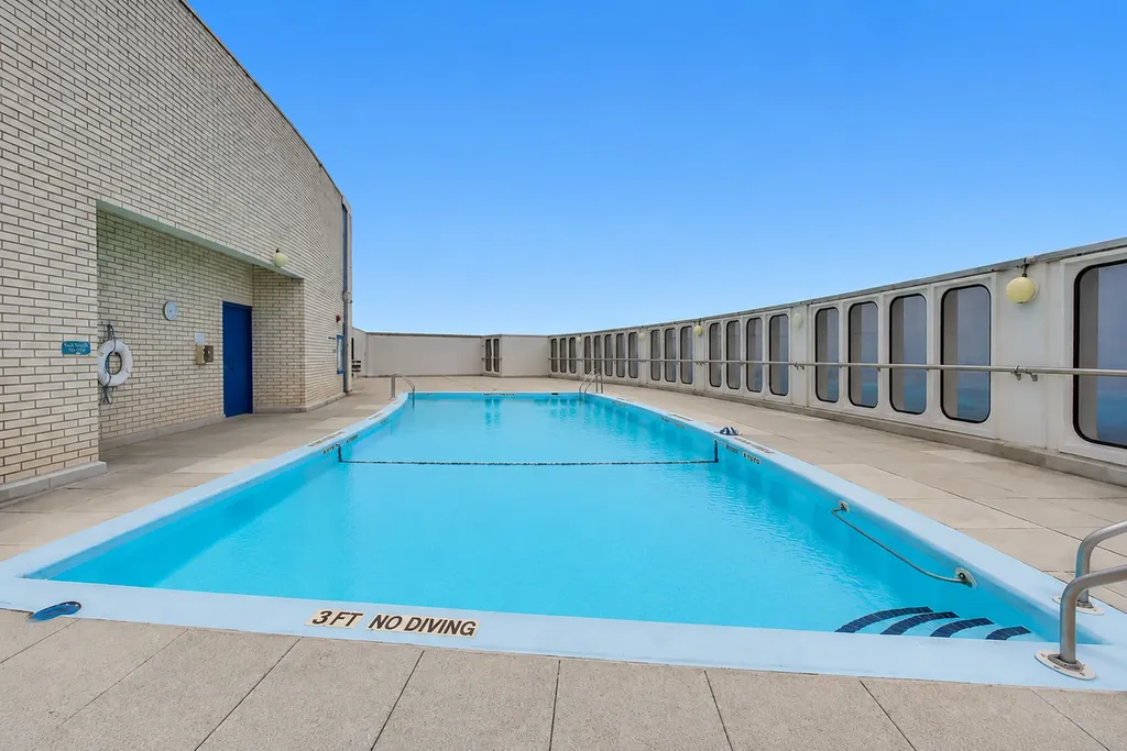 940 West Glenlake Avenue Chicago IL 60660
