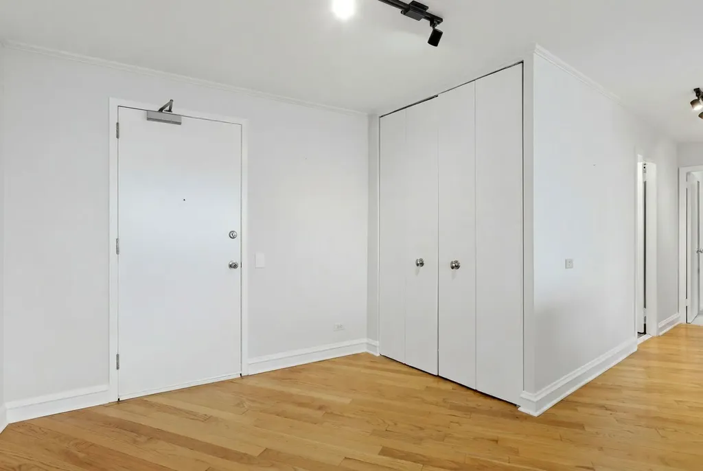 940 West Glenlake Avenue Chicago IL 60660