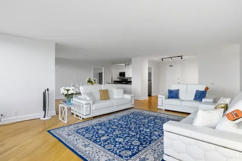940 West Glenlake Avenue Chicago IL 60660