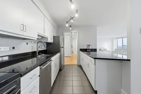 940 West Glenlake Avenue Chicago IL 60660