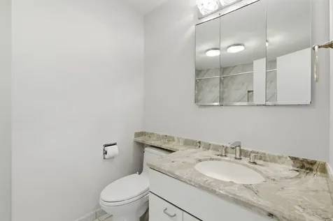 940 West Glenlake Avenue Chicago IL 60660
