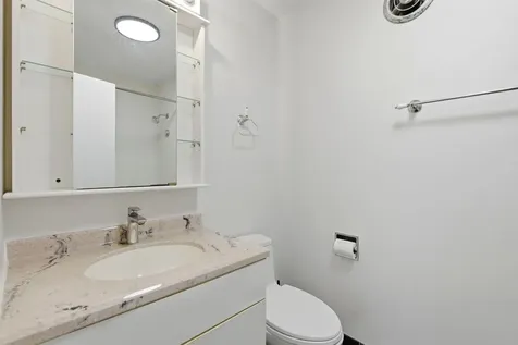 940 West Glenlake Avenue Chicago IL 60660