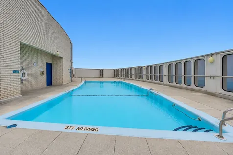 940 West Glenlake Avenue Chicago IL 60660